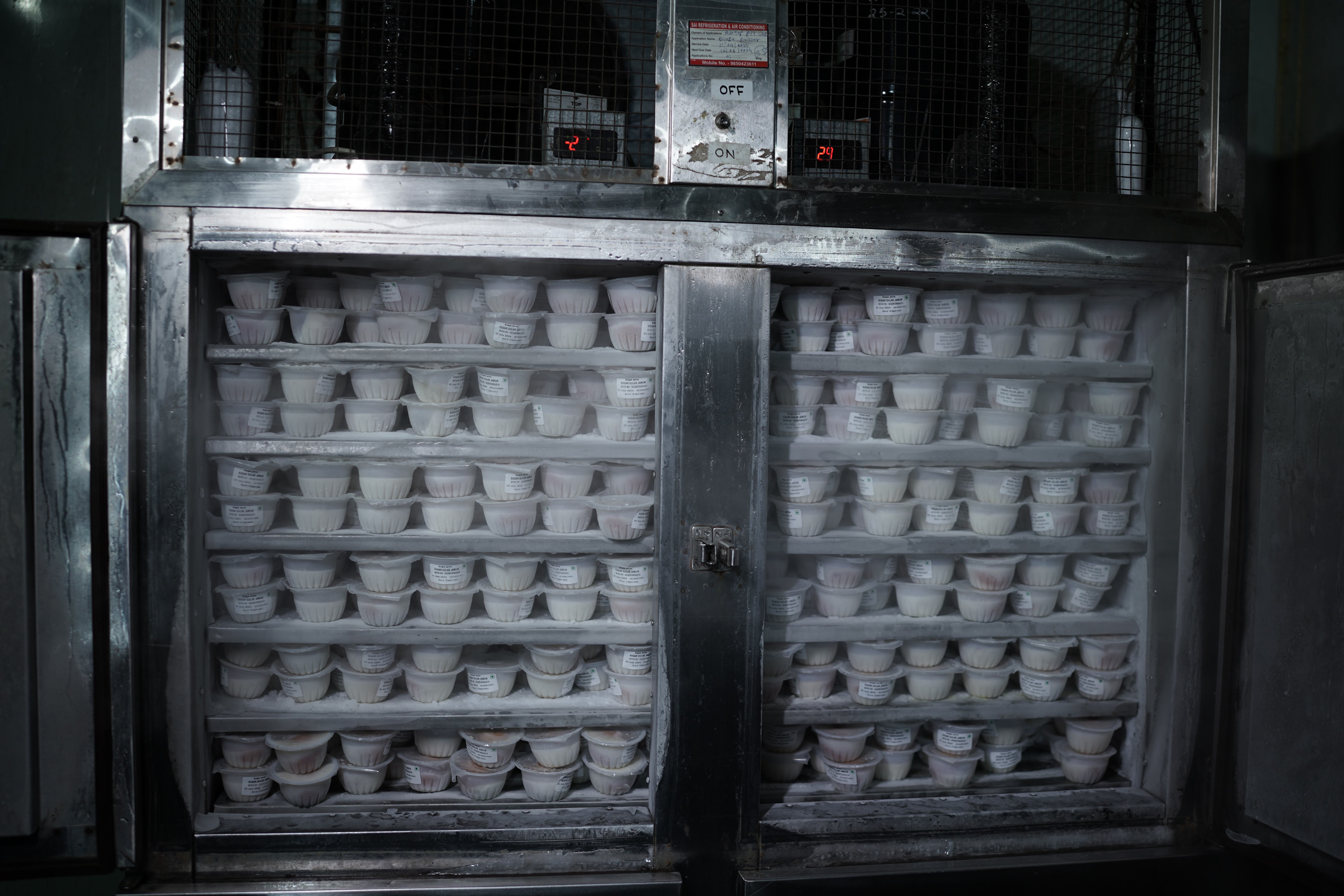 Industrial cold storage facility with temperature monitoring